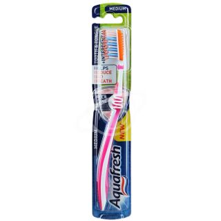Зубная щетка "AQUAFRESH" in-between clean средняя
